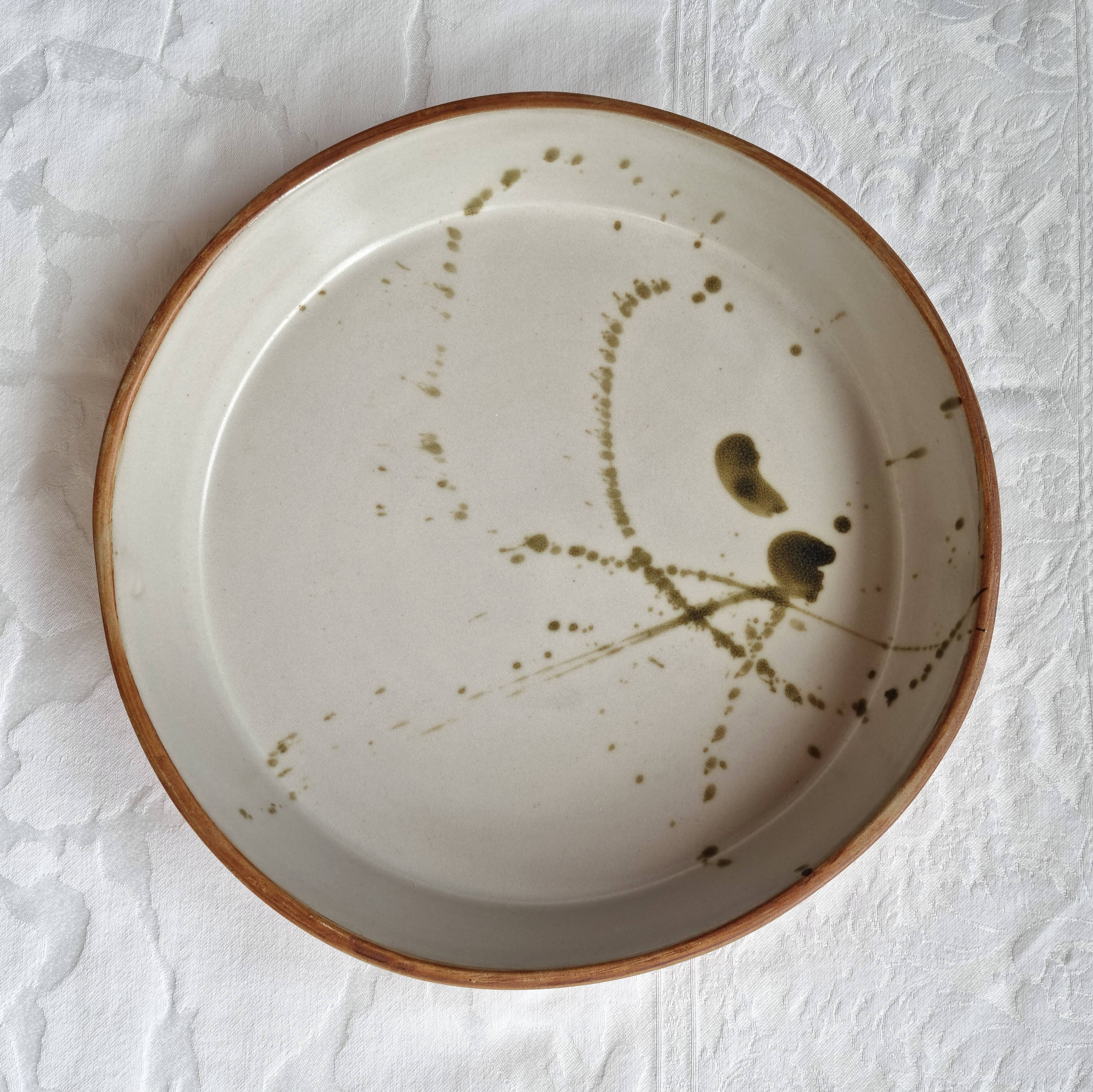 Decorative round dish La Colombe