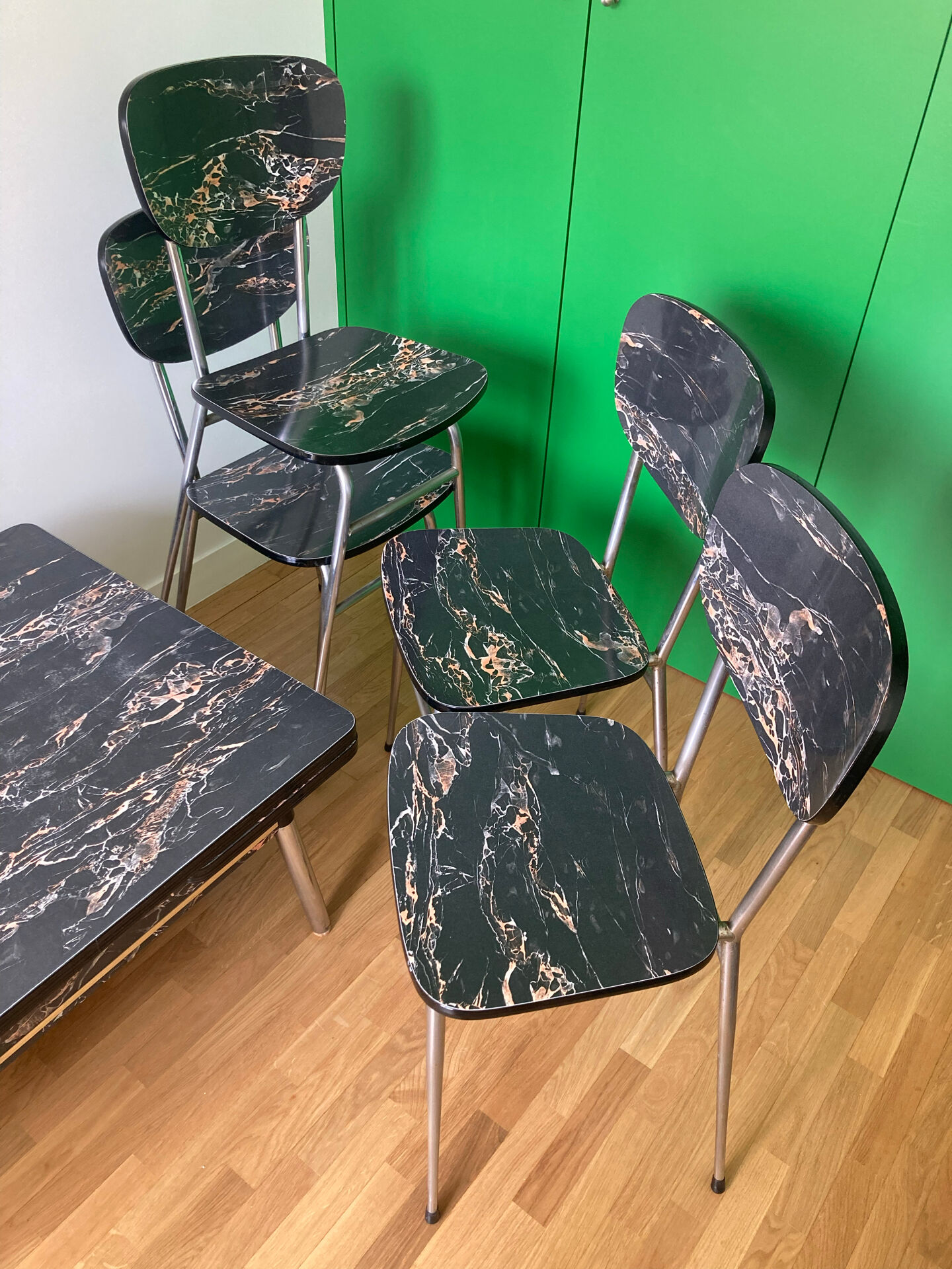 4 chairs and marble effect Formica coffee table