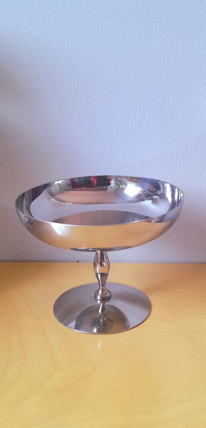 Stainless steel ice cream or dessert cups