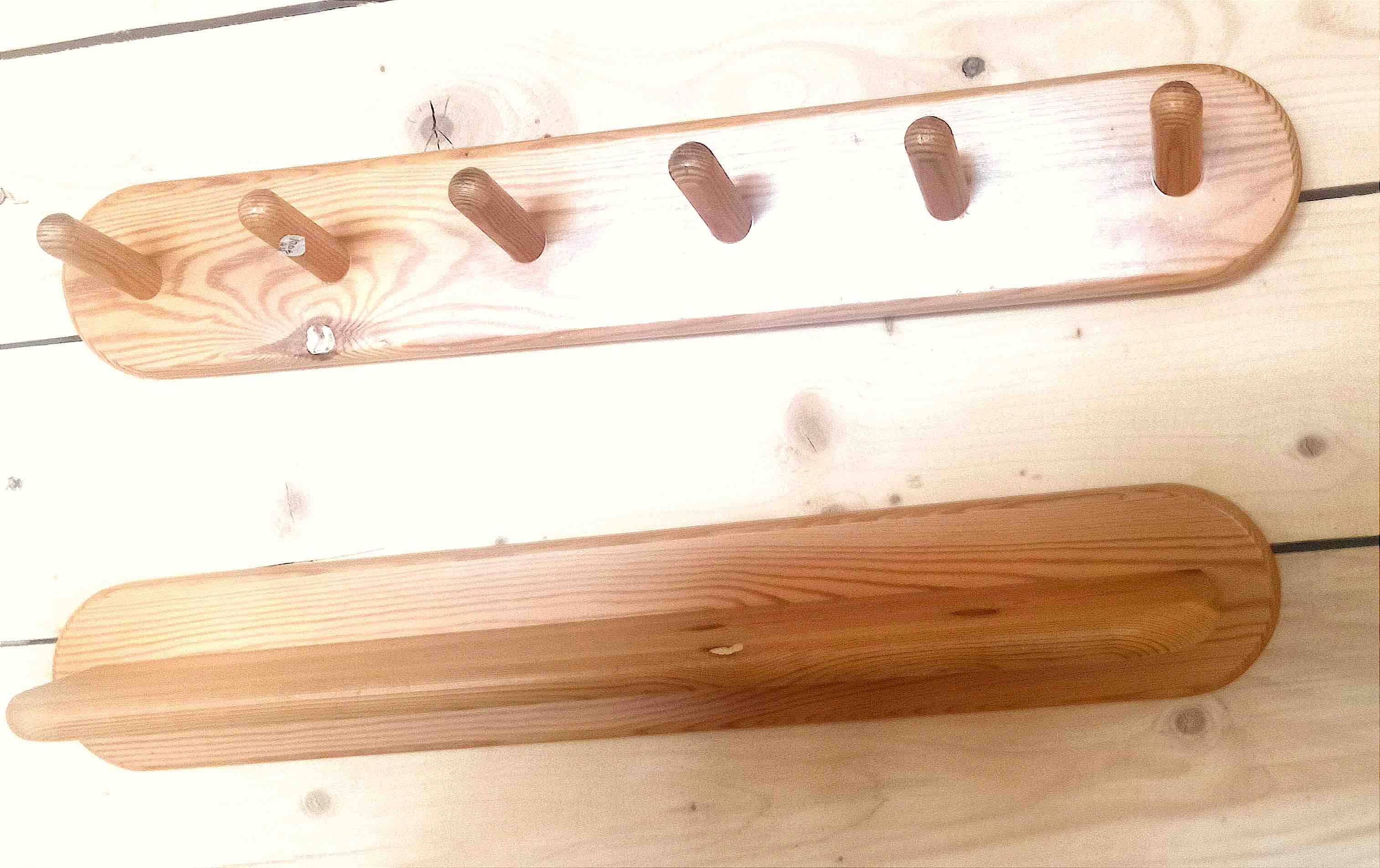 Set of 1 coat hook and 1 wall shelf in Pine from the 1970s.