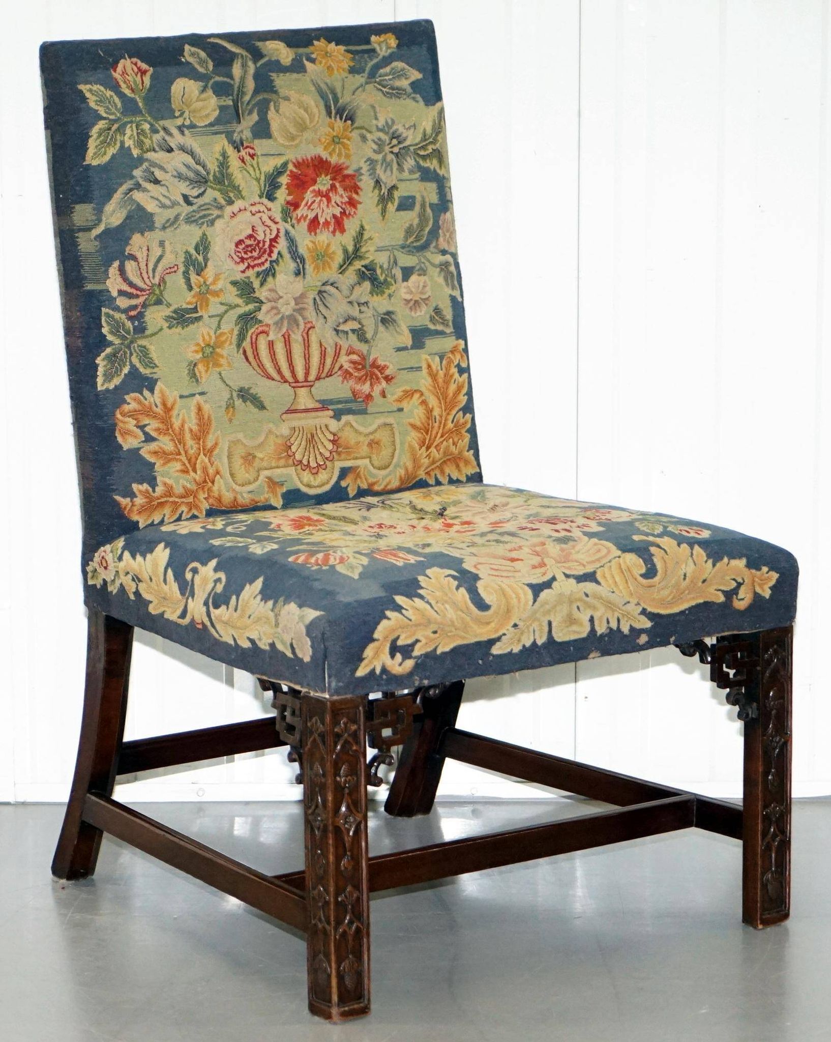 Paire de chaises Thomas Chippendale époque 1760 brodées sculptées
