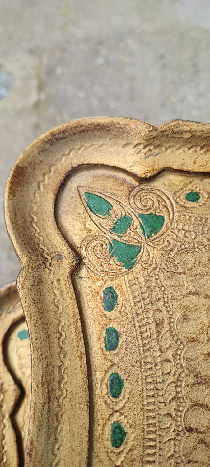 Venetian nesting table