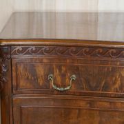 Commode Victorienne Tardive en Bois Dur Pieds Griffe et Boule