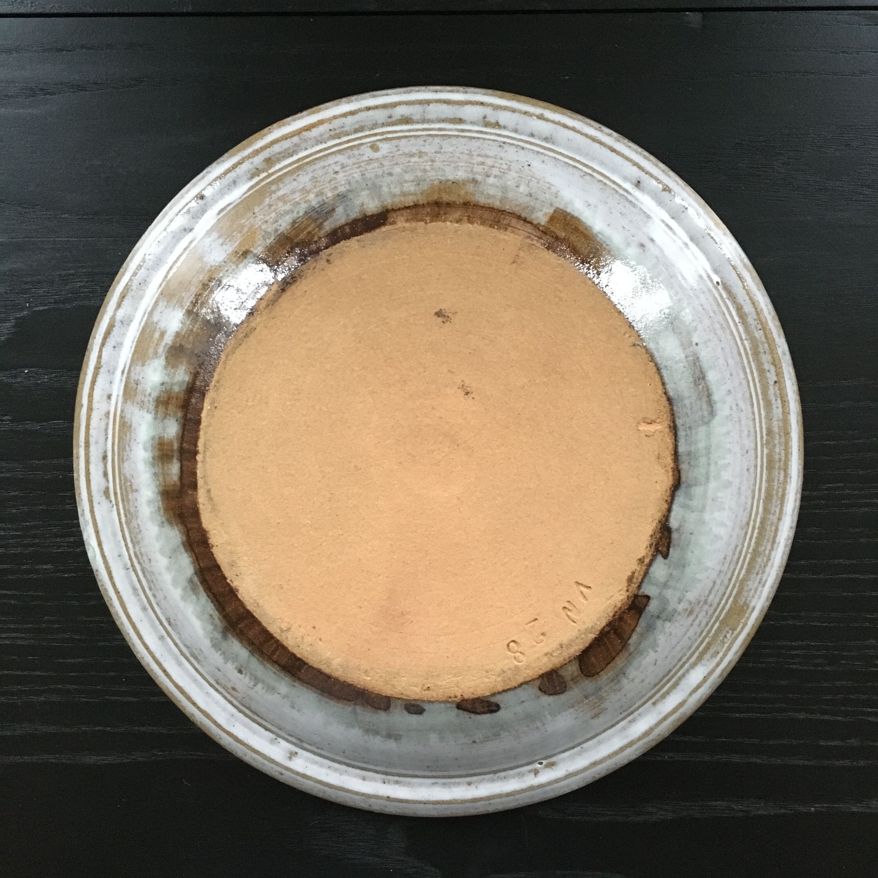 Hollow stoneware dish