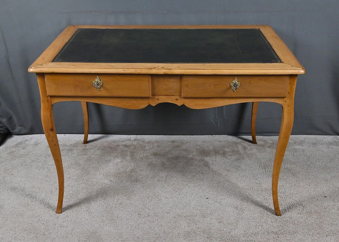Small desk in apple and cherry wood, Louis XV – XVIII century.