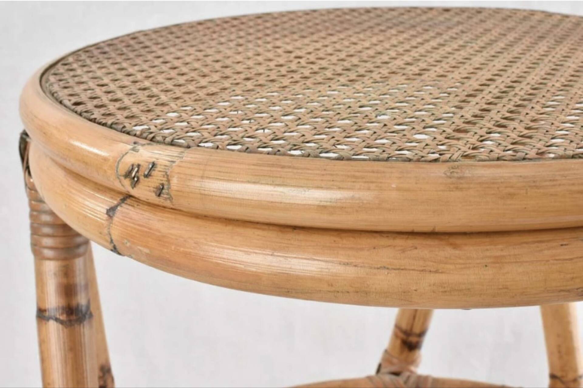 2 bar stools