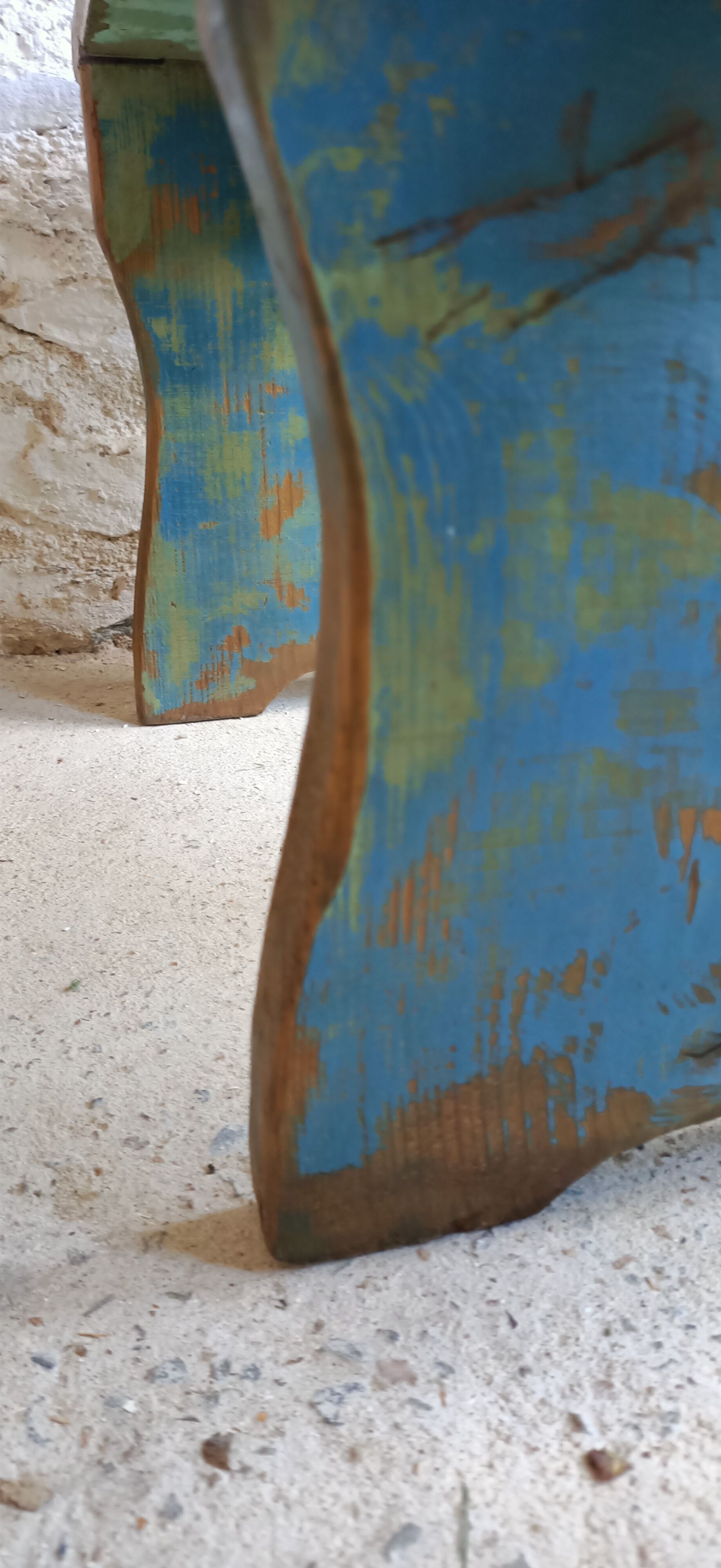 Banc repose-pieds patiné