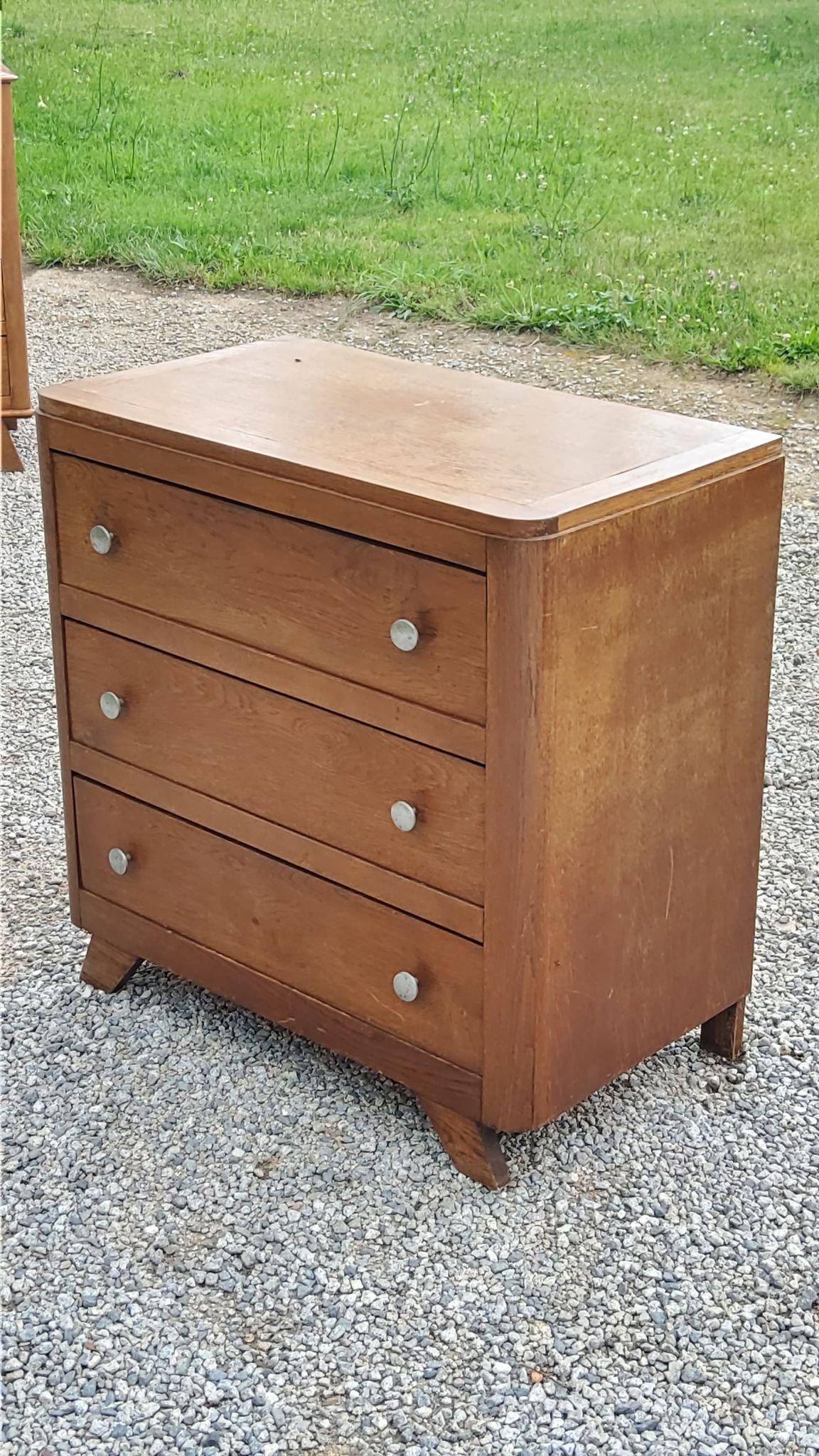 Commode vintage en chêne pieds compas 3 tiroirs des années 50