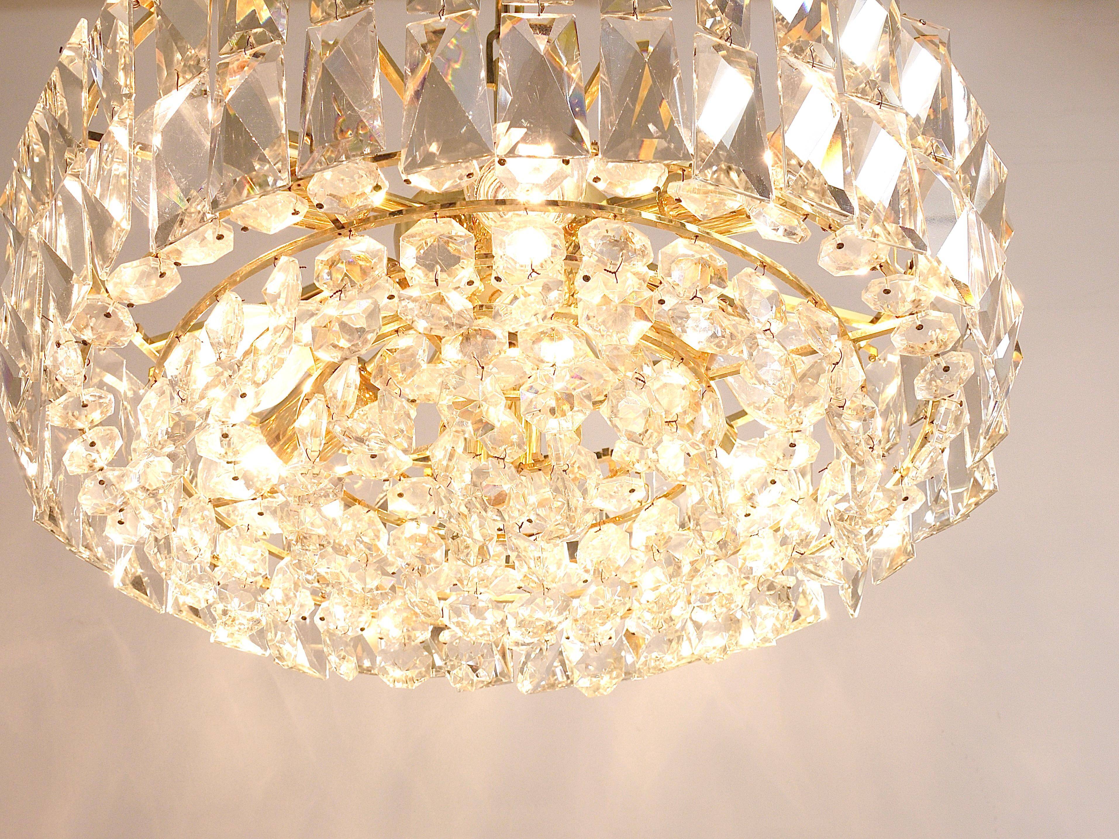 Bakalowits Vienna Grand Chandelier in Gilded Brass and Crystal Glass, Austria, 1970s