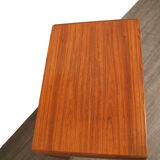 Table d’appoint danoise en teck par Henning Kjarnulf pour Vejle Mobelfabrik