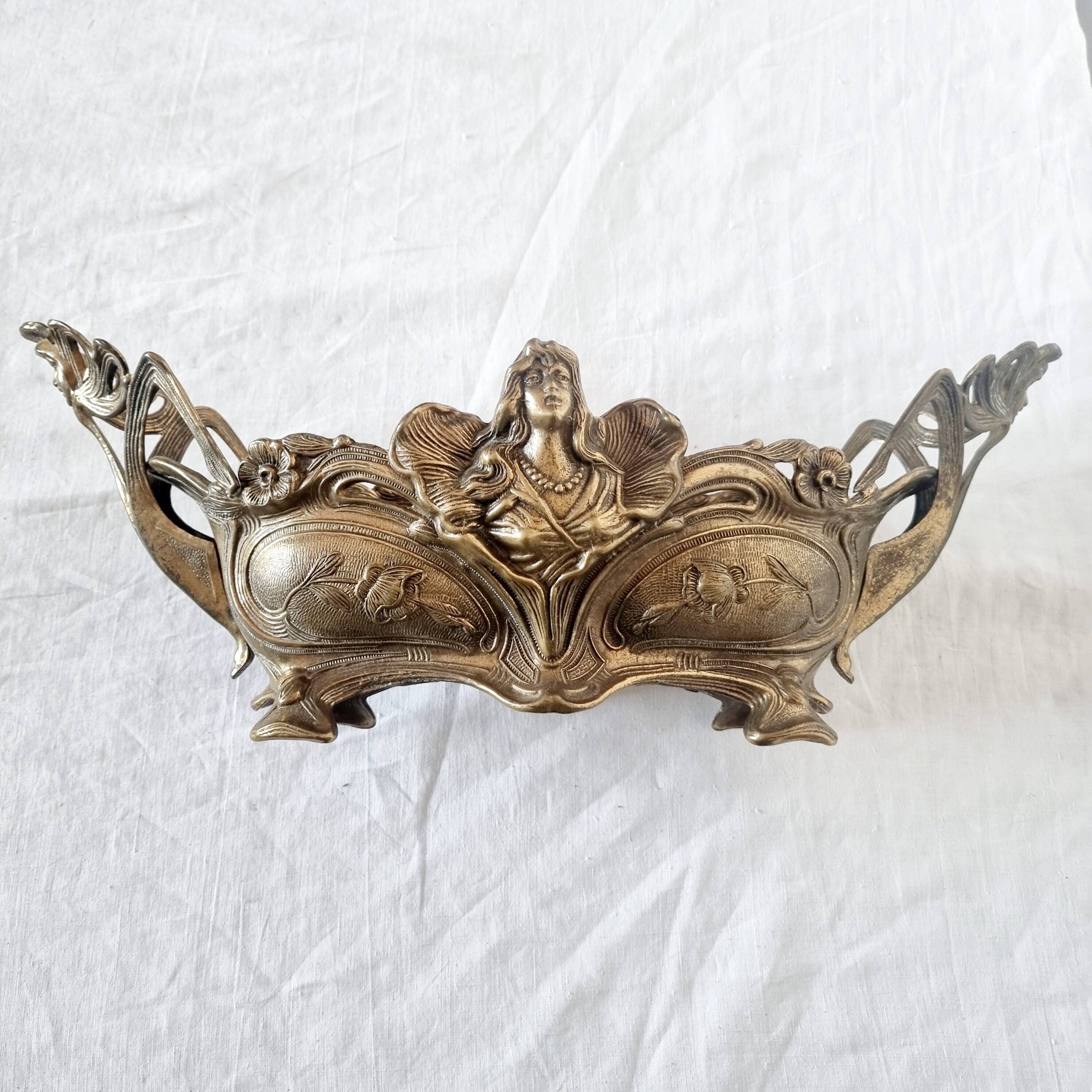 French Art Nouveau bronze planter decorated with a female mermaid