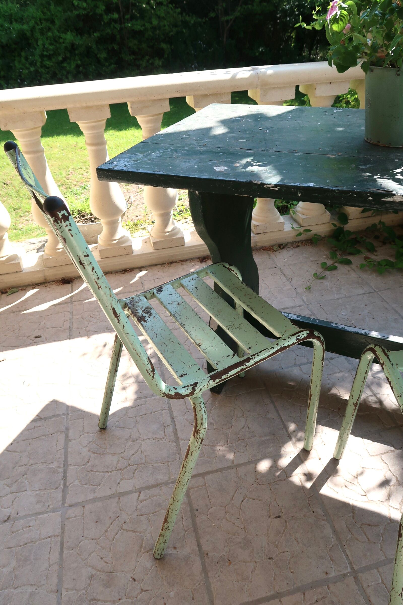 Set of 2 Art Prog metal garden chairs