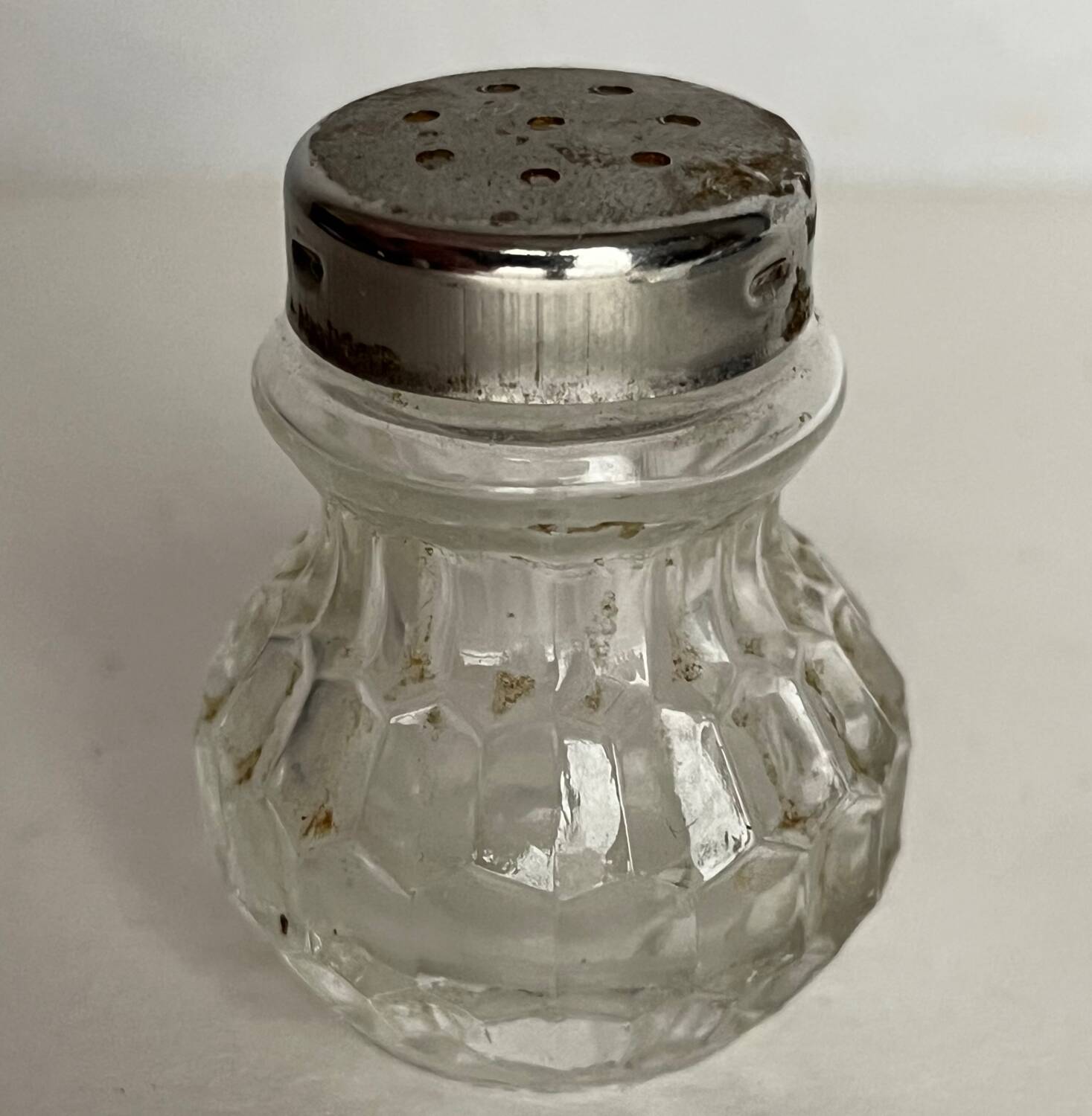 Set of 4 salt shakers