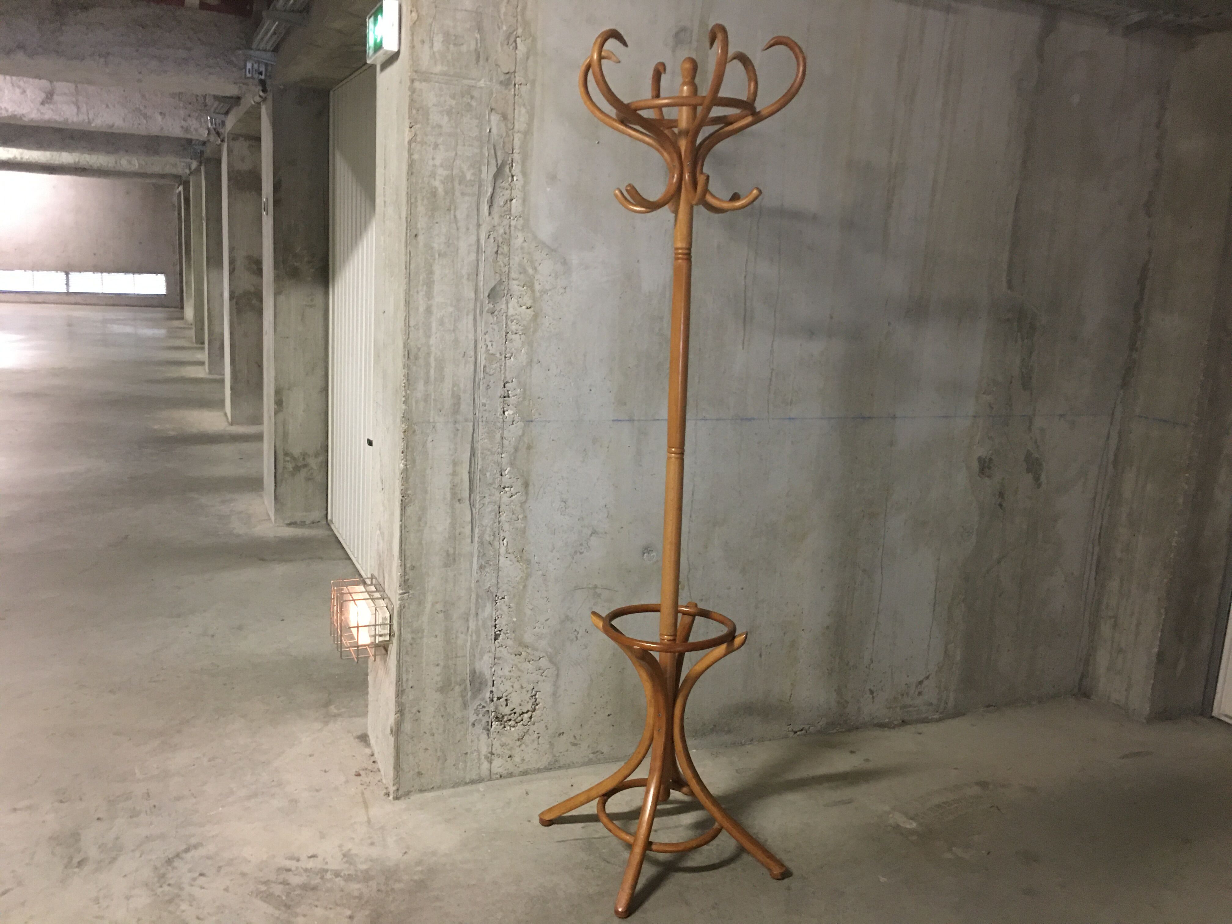 60s parrot coat holder