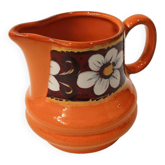 Petit pichet vase en céramique orange.