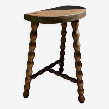 Tripod farm stool