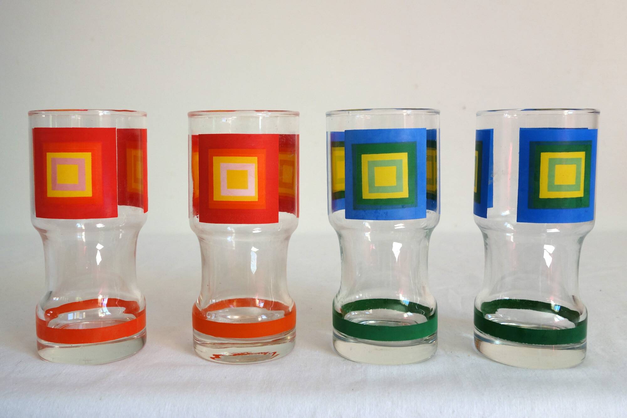 4 vintage 70s pop glasses