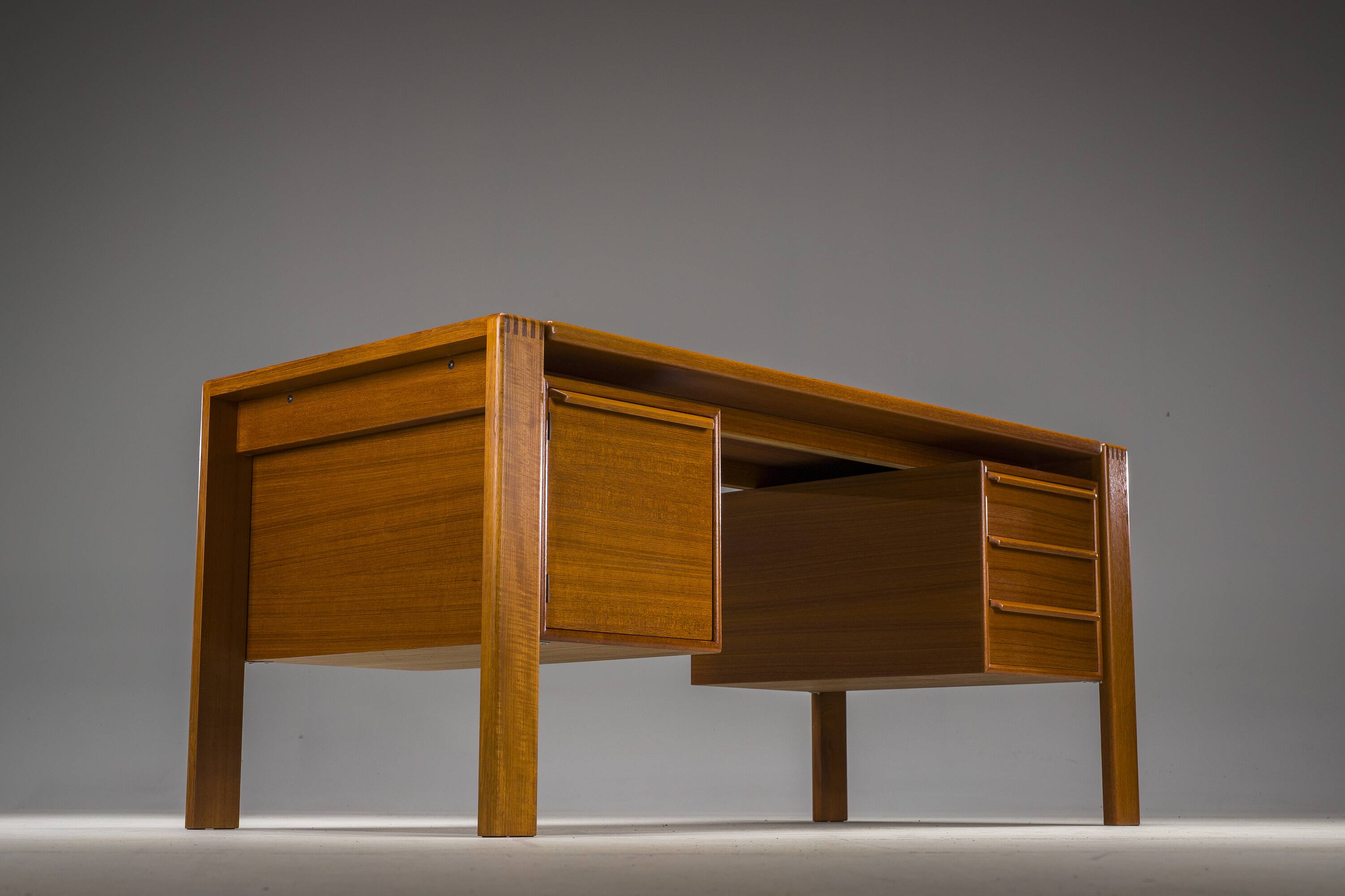 Mid-Century Teak Freestanding Desk from GV Møbler, 1960s