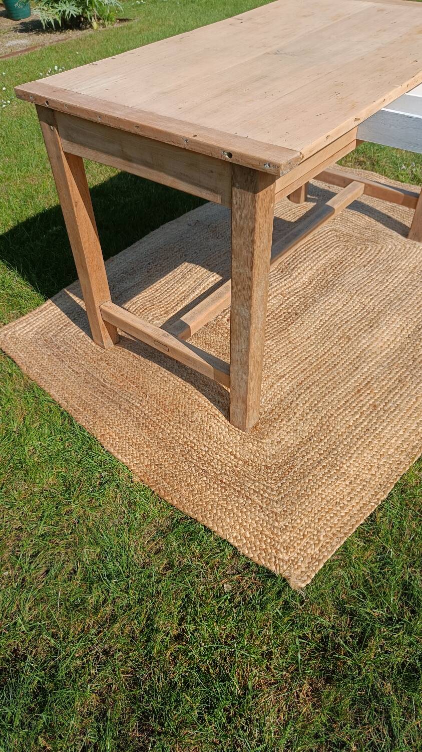 Old solid wood farmhouse table – chic country spirit