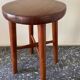 Tabouret en bois verni