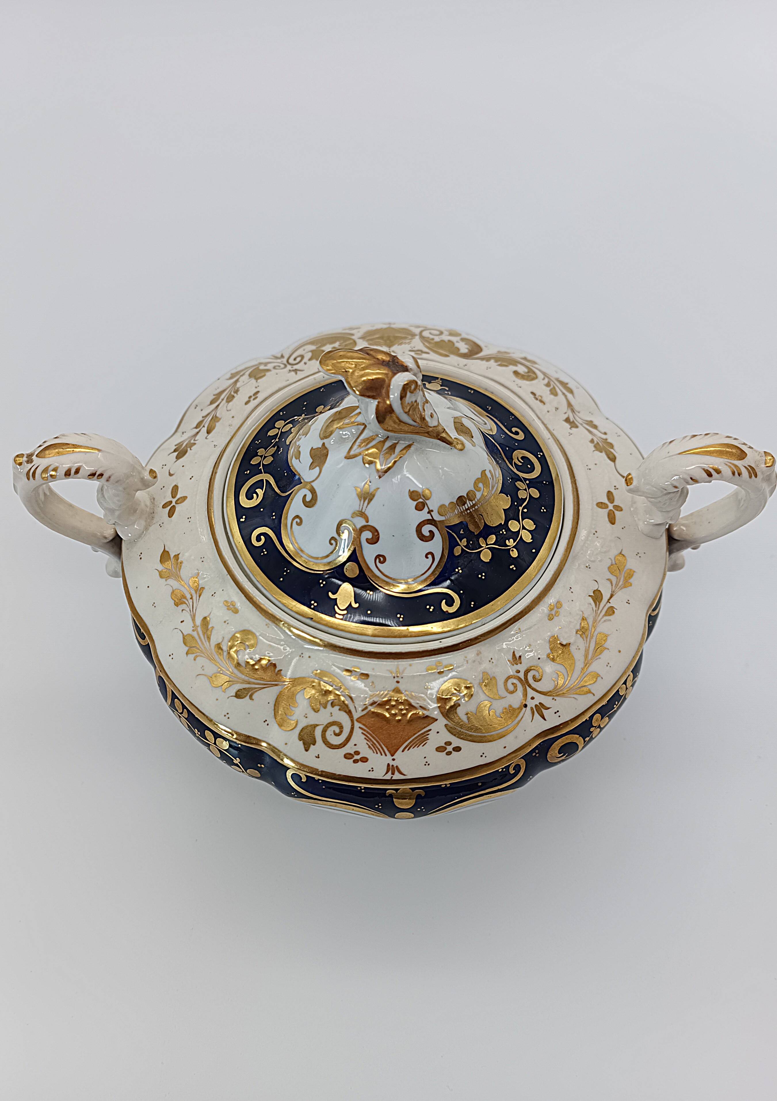 Antique porcelain sweet jar in gilded and cobalt blue, Napoleon III style.