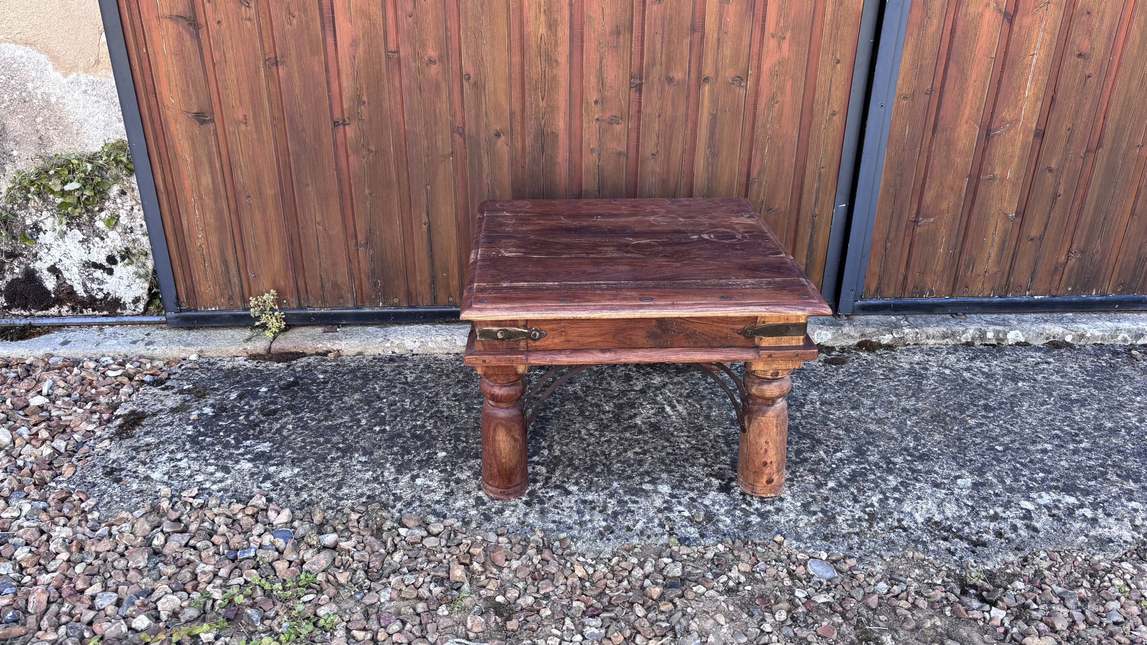 Solid wood coffee table – Colonial spirit