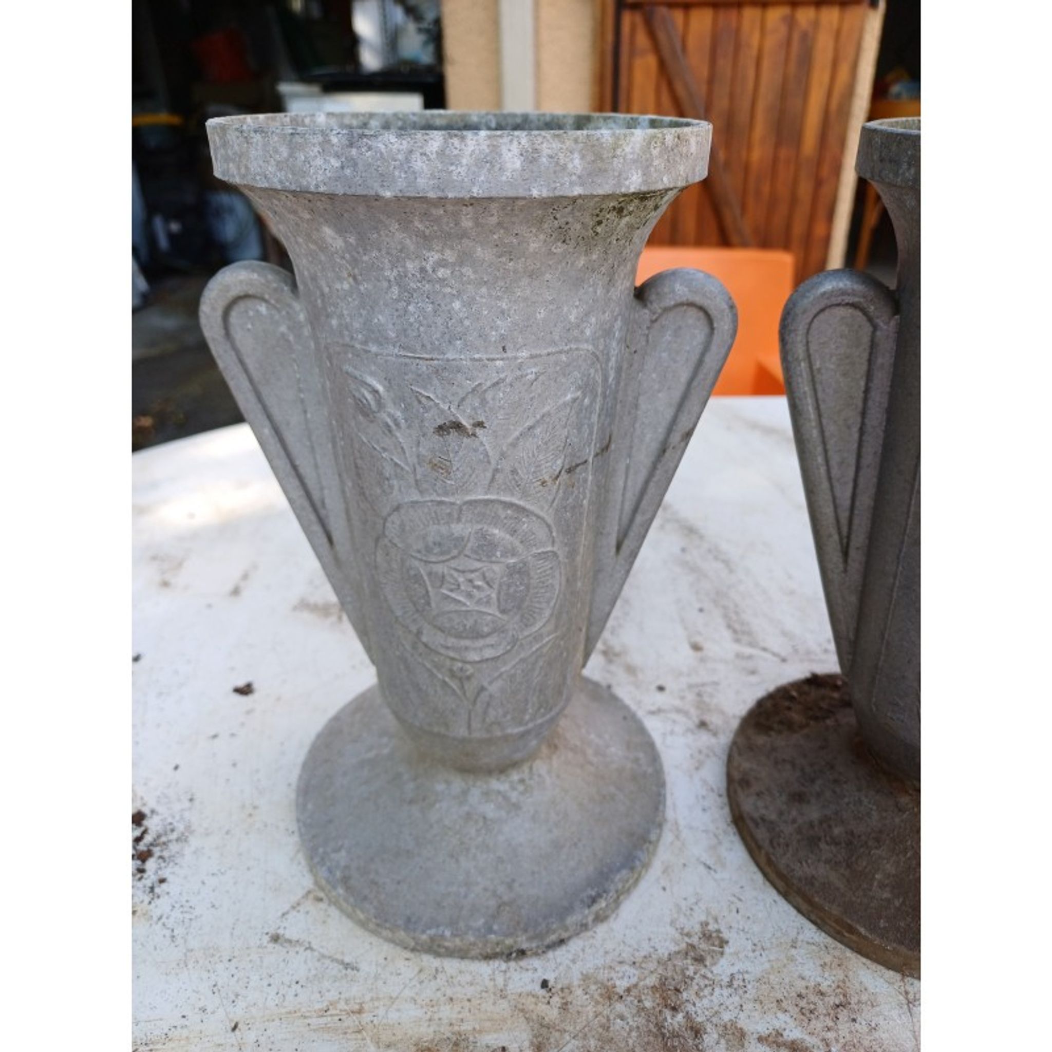 Paire de vases en aluminium 1900