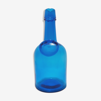 Bouteille en verre bleu scandinave