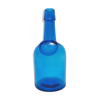 Bouteille en verre bleu scandinave