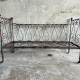 Evolutionary baby cot