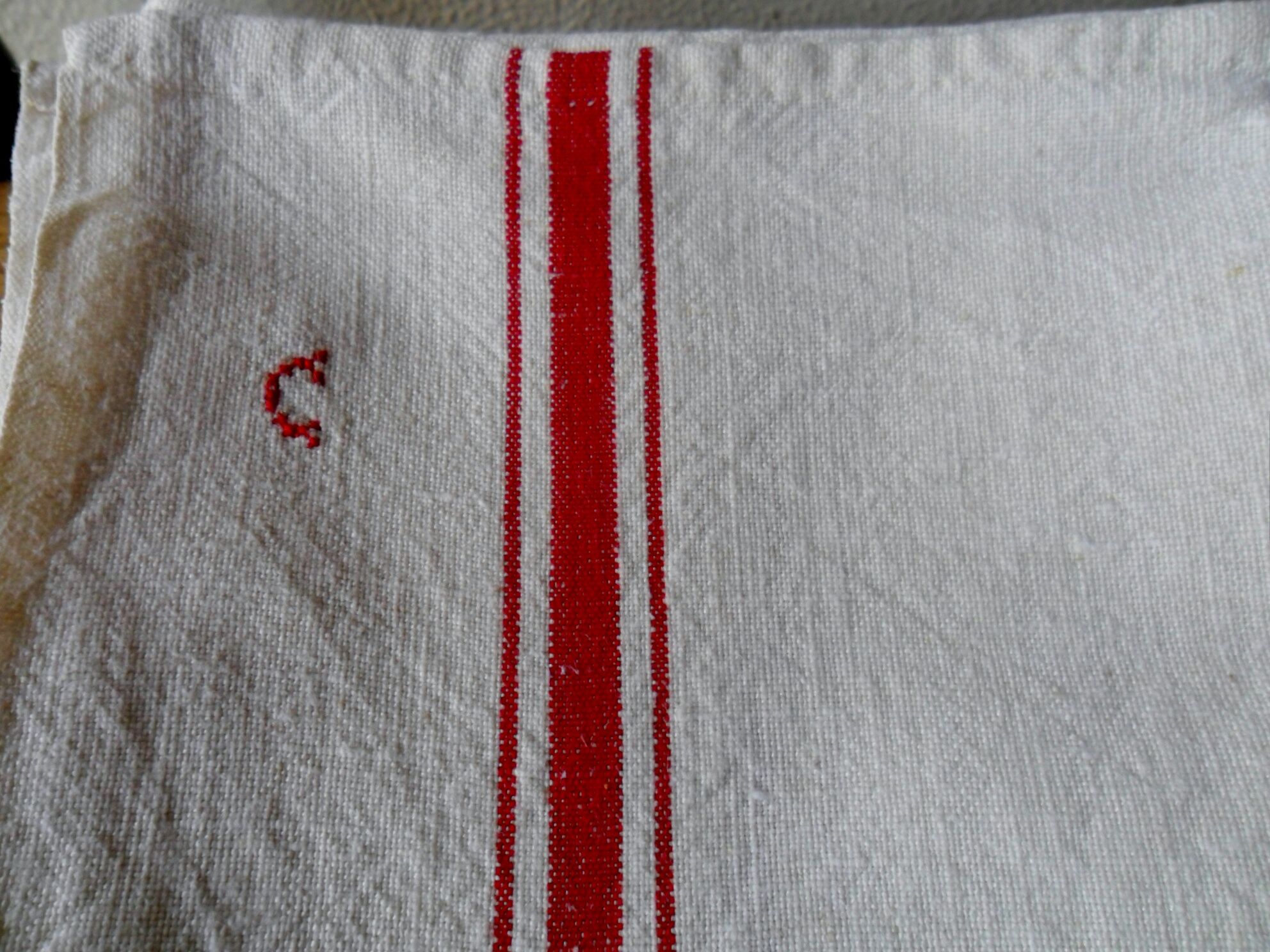 Set of 4 old embroidered tea towels in linen, monogrammed c
