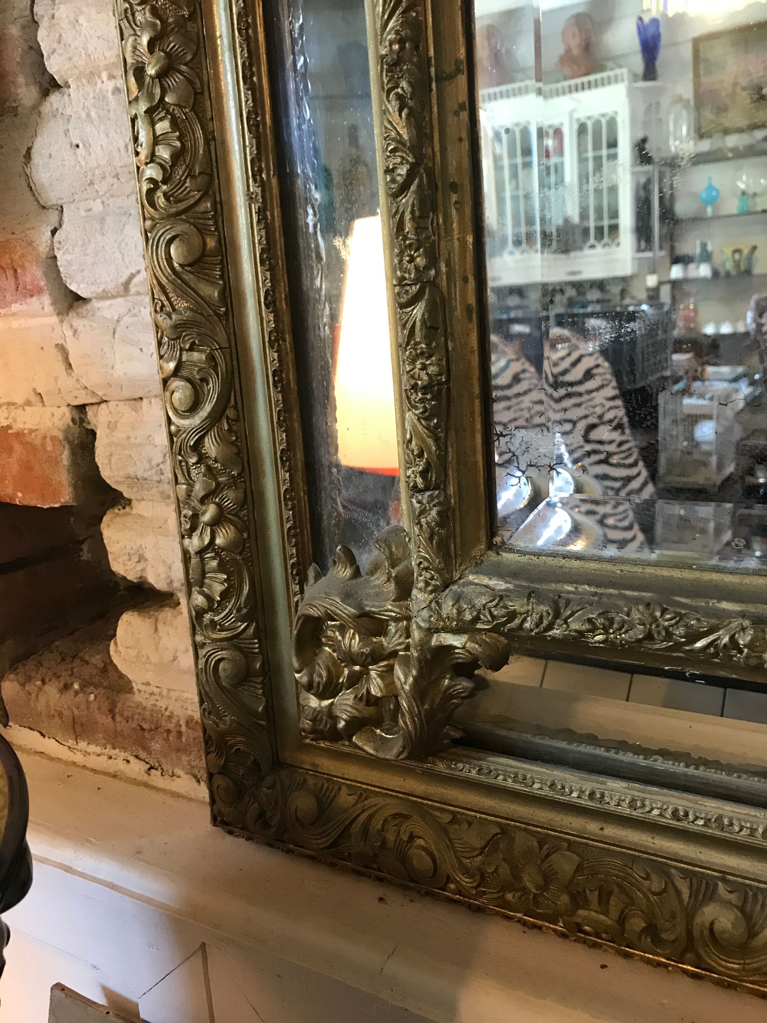 Mirror with parcloses