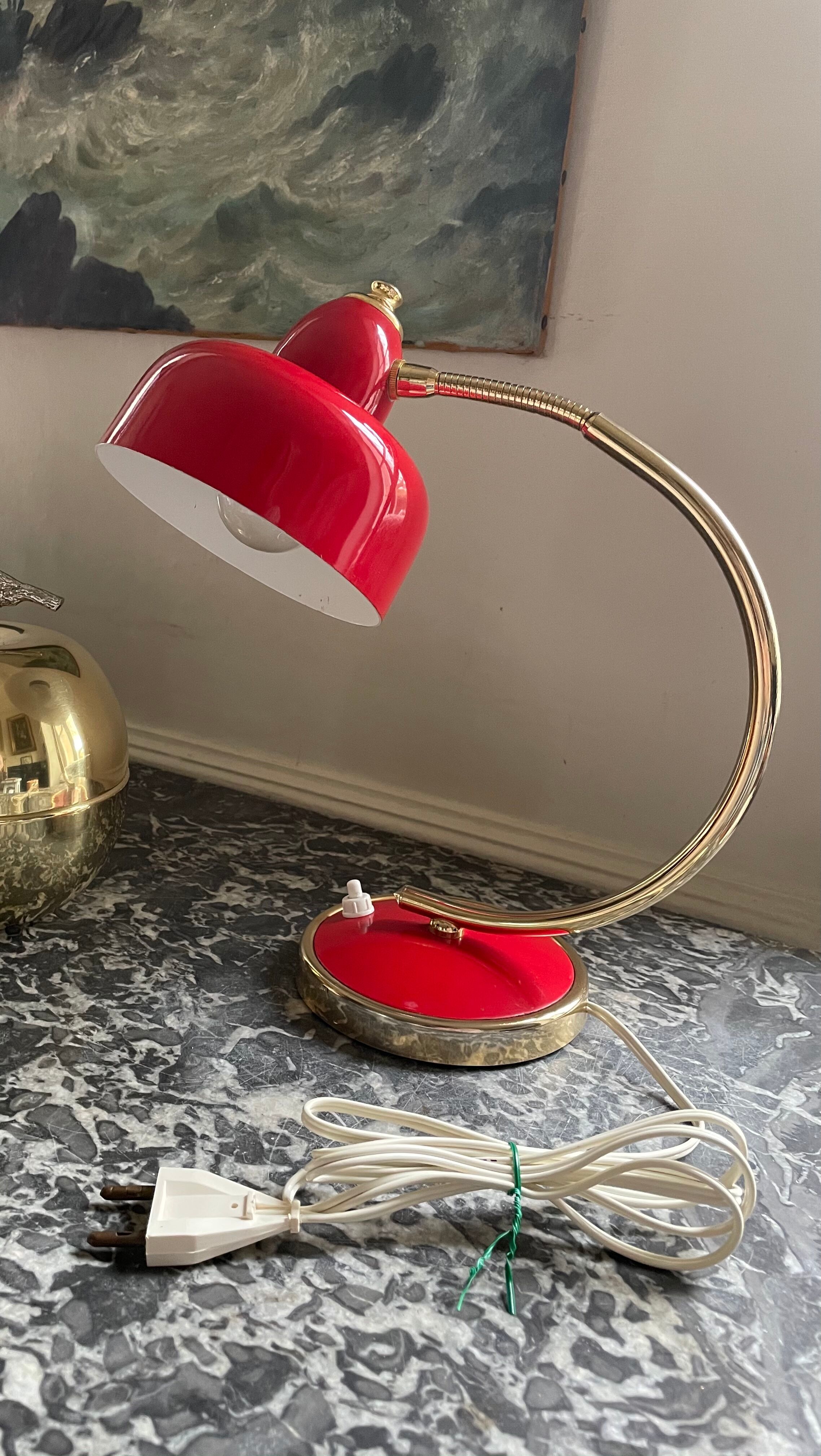 Lampe métal laquée rouge et doré 60’S
