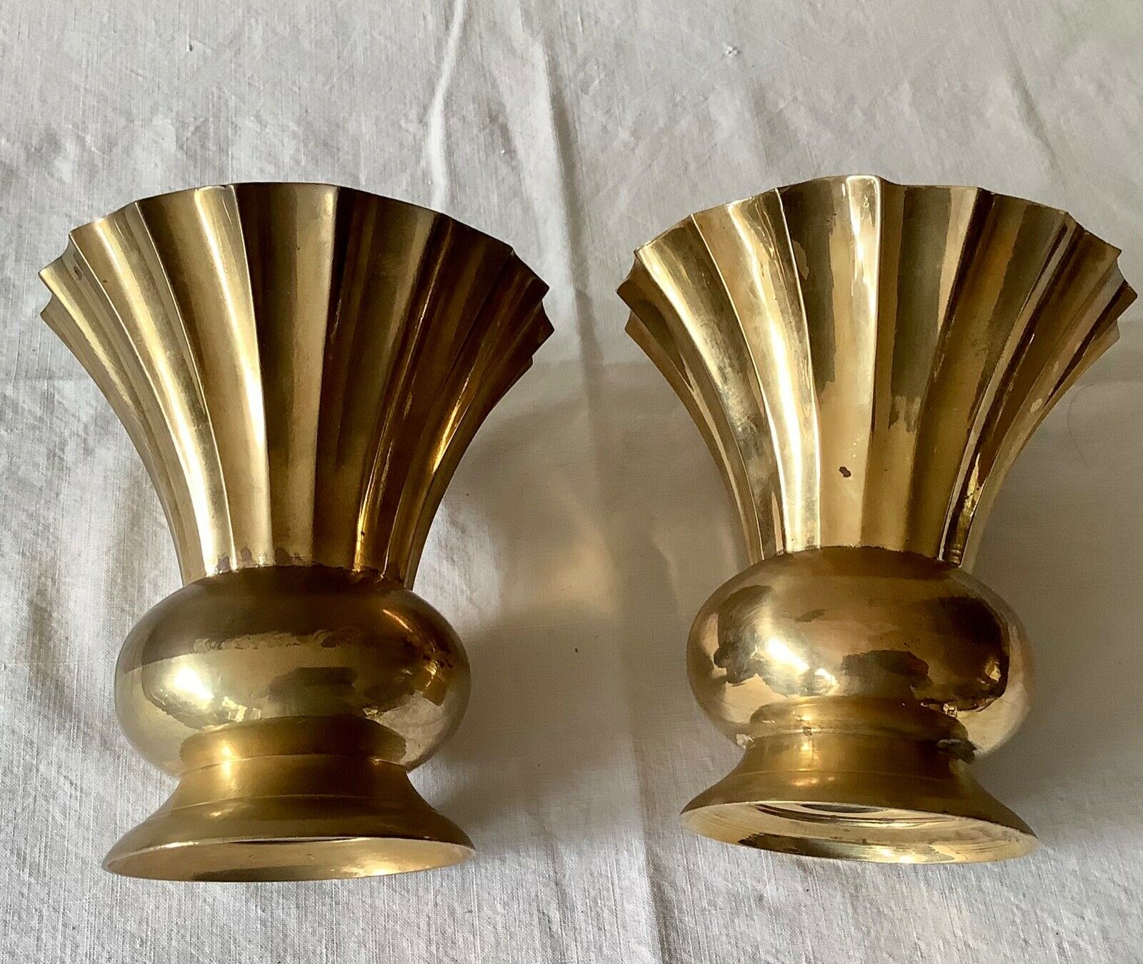 Paire de vases en bronze