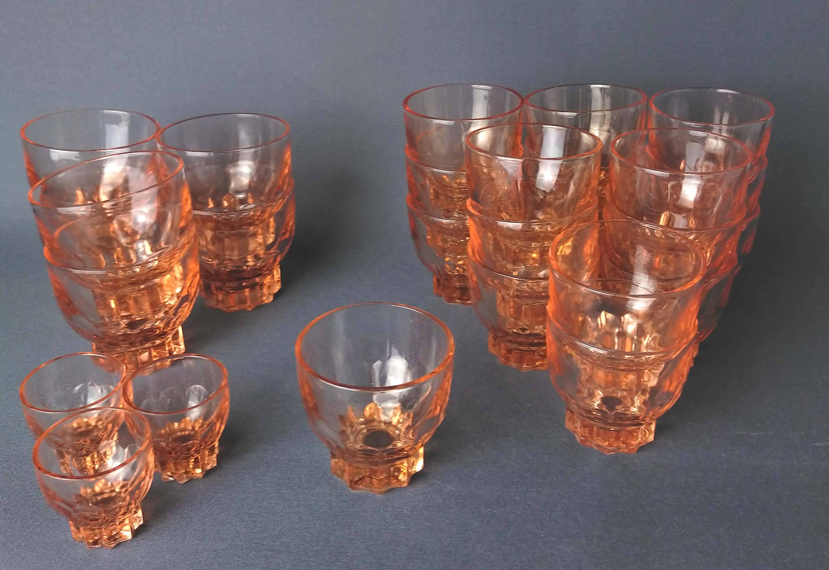 Lot de 27 Verres rosaline Art Déco