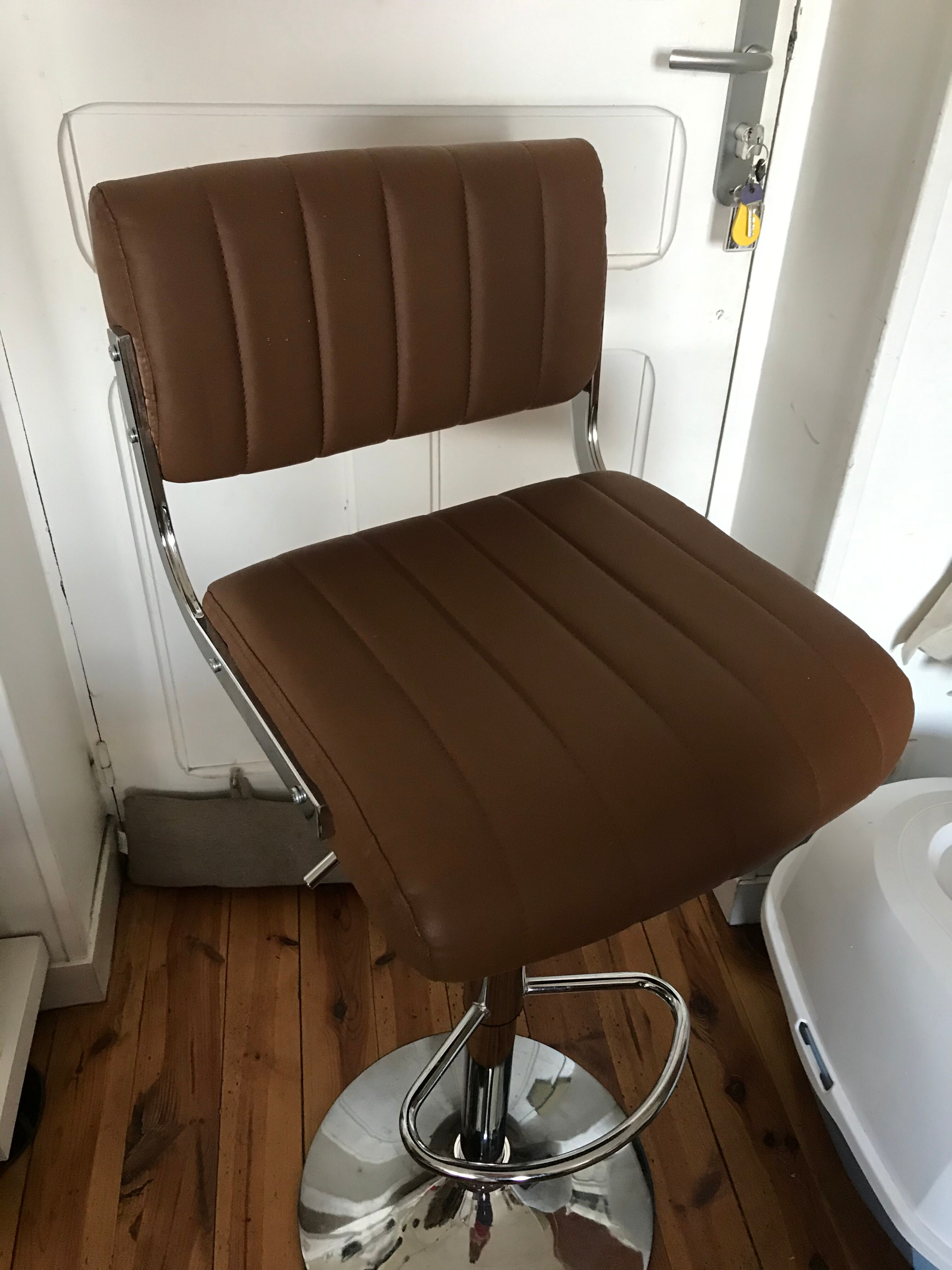 Bar chair stool in brown Skaï