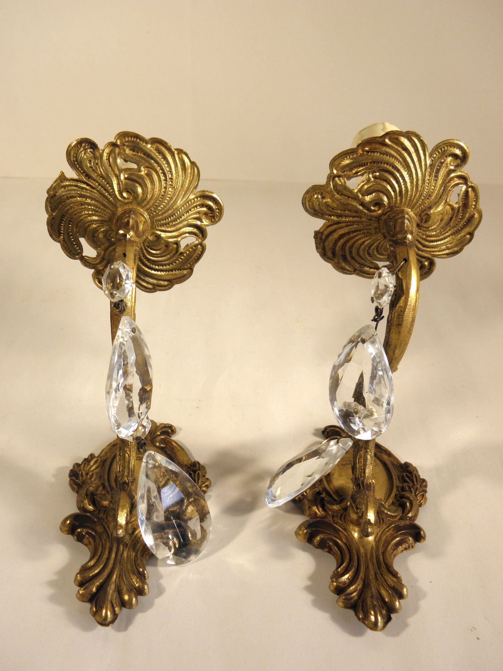 Pair of wall clams in gilded bronze stamps