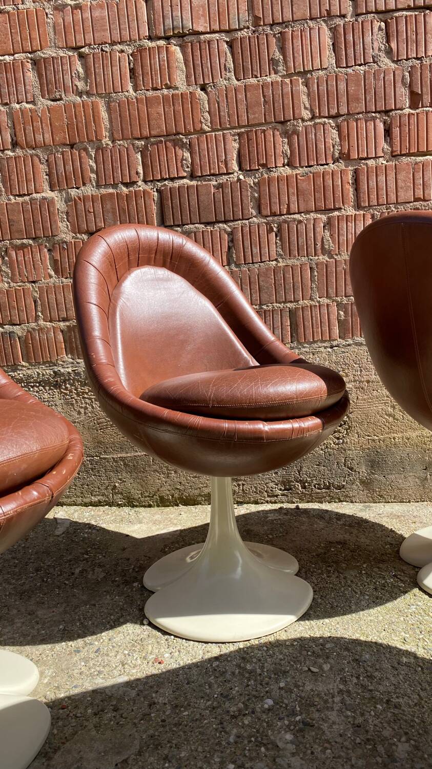 4 clover chairs by Christian Adam