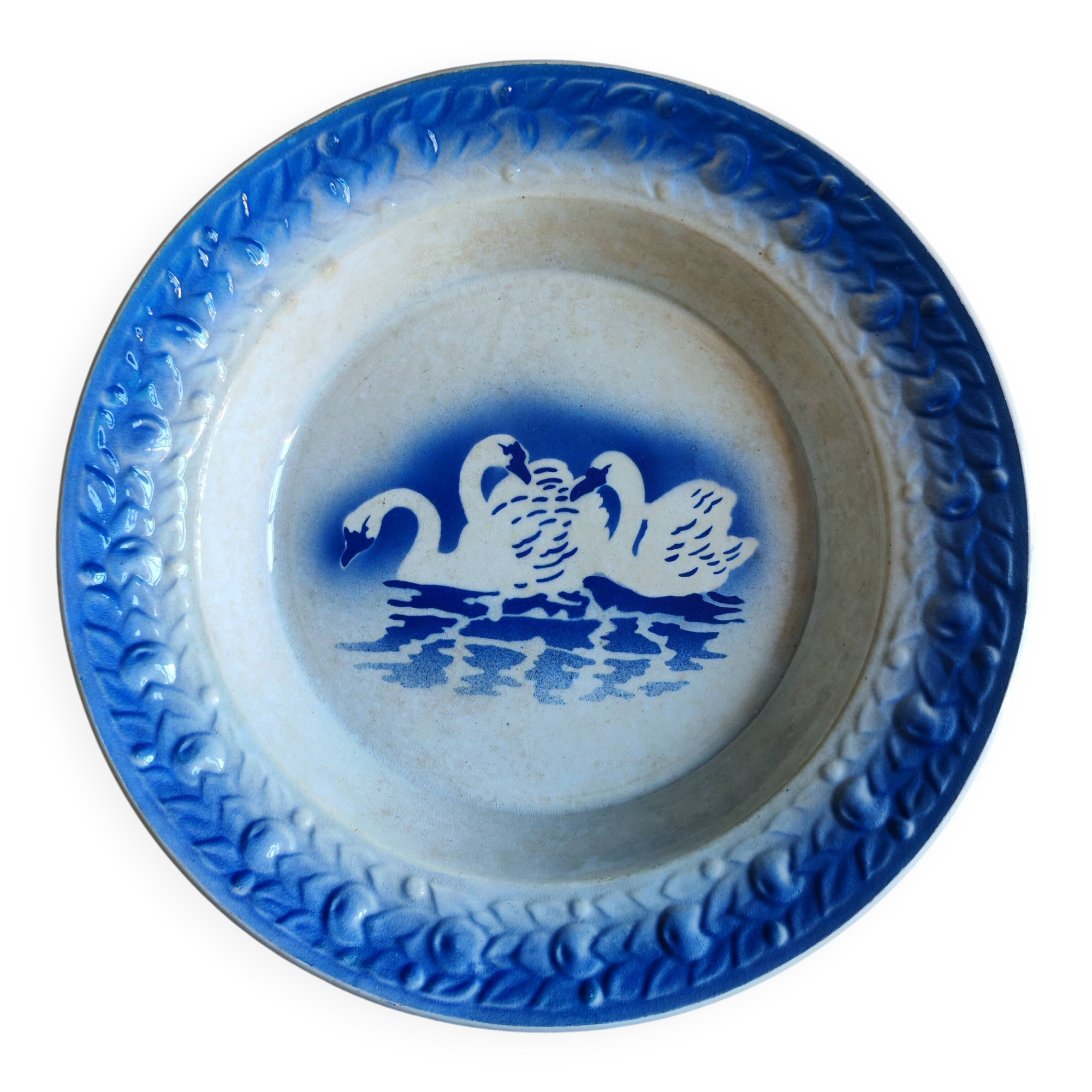 Hollow plate Moulin des Loups Hamage France, blue and white swan decoration.