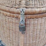 Vintage wicker/rattan elephant from the 70's - Large chest with padlock