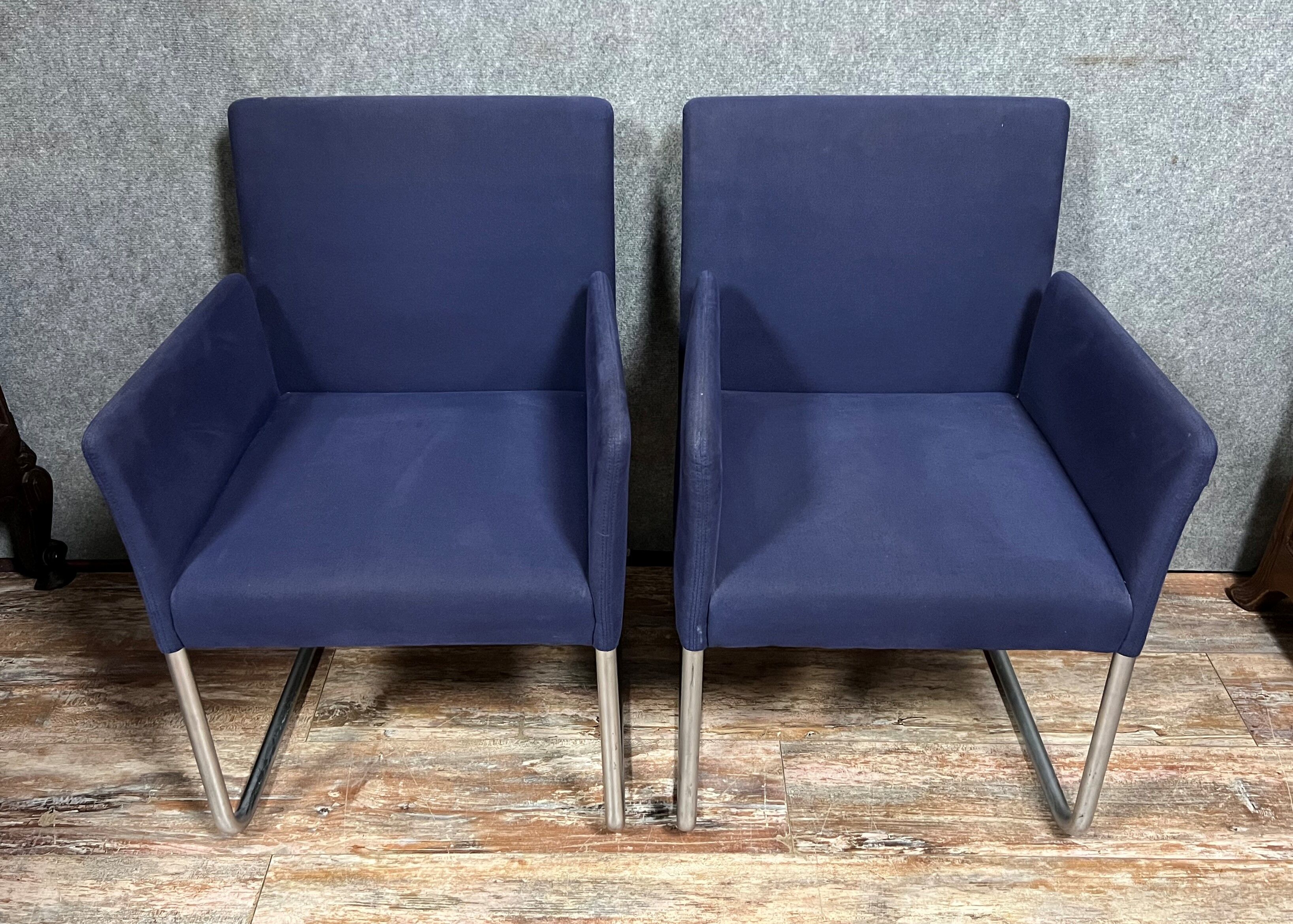 Pair of Walter Knoll armchairs in blue fabric and chromed metal