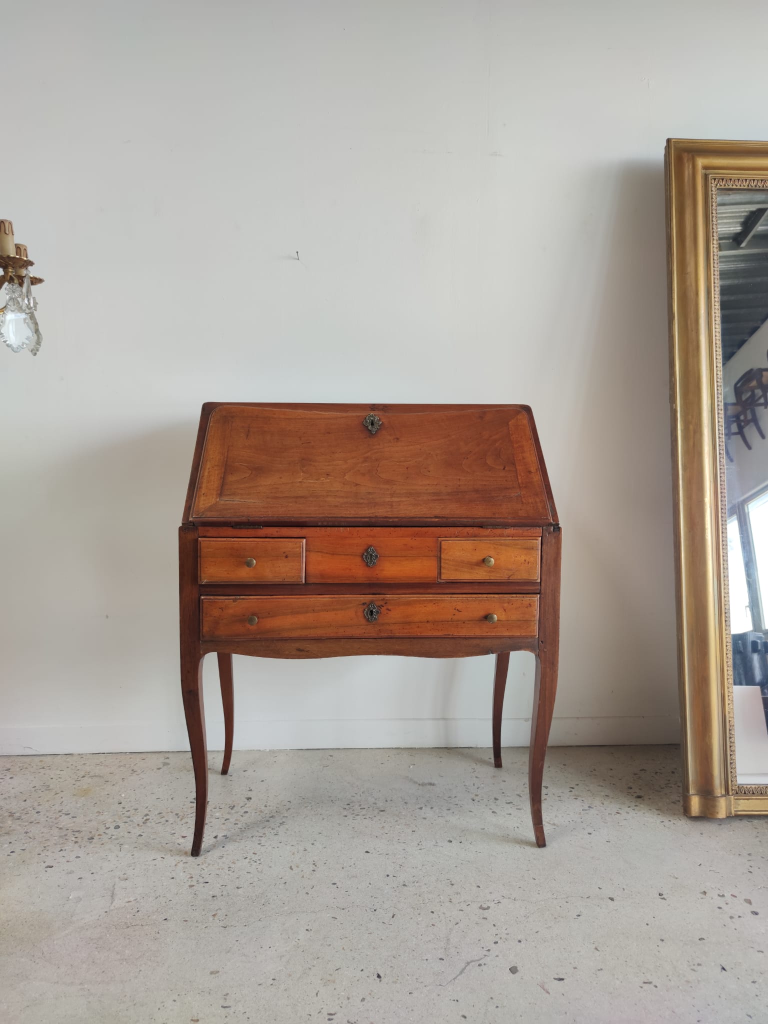 Bureau de pente en bois naturel