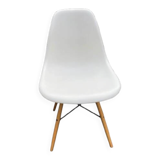 6 white DSW chairs by Vitra