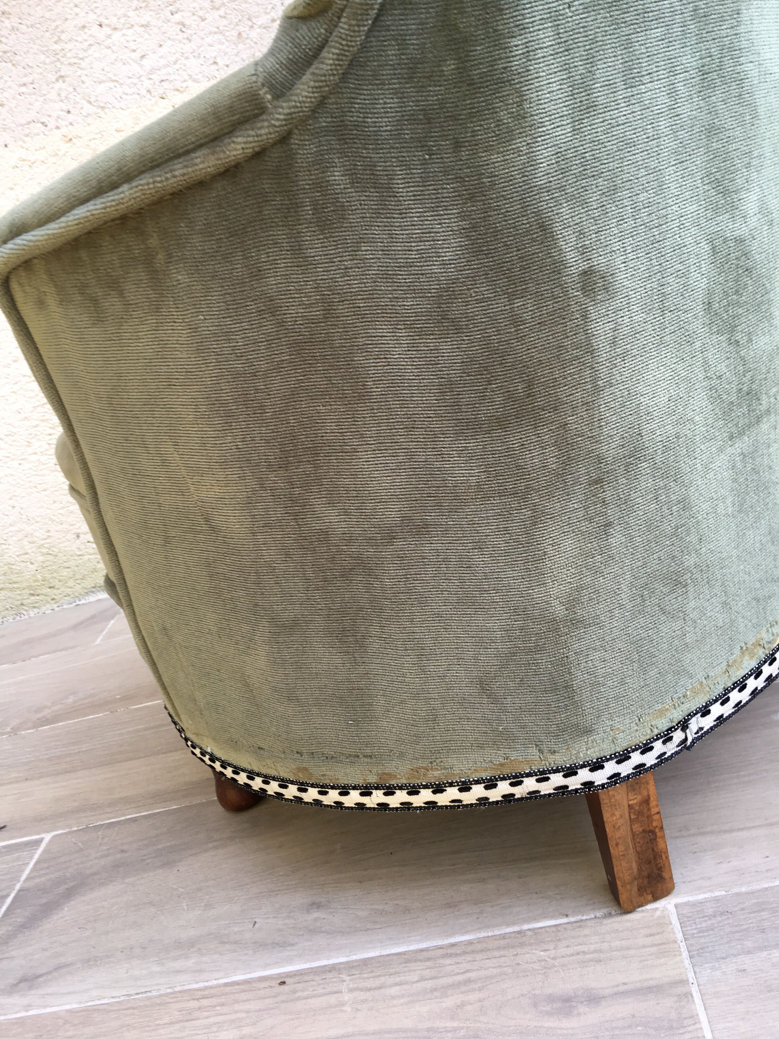 Velvet toad armchair