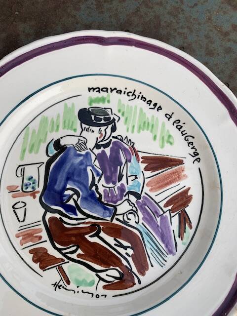 Collectible plate painted by Henry Simon, market gardening at the inn, in enameled ceramic,