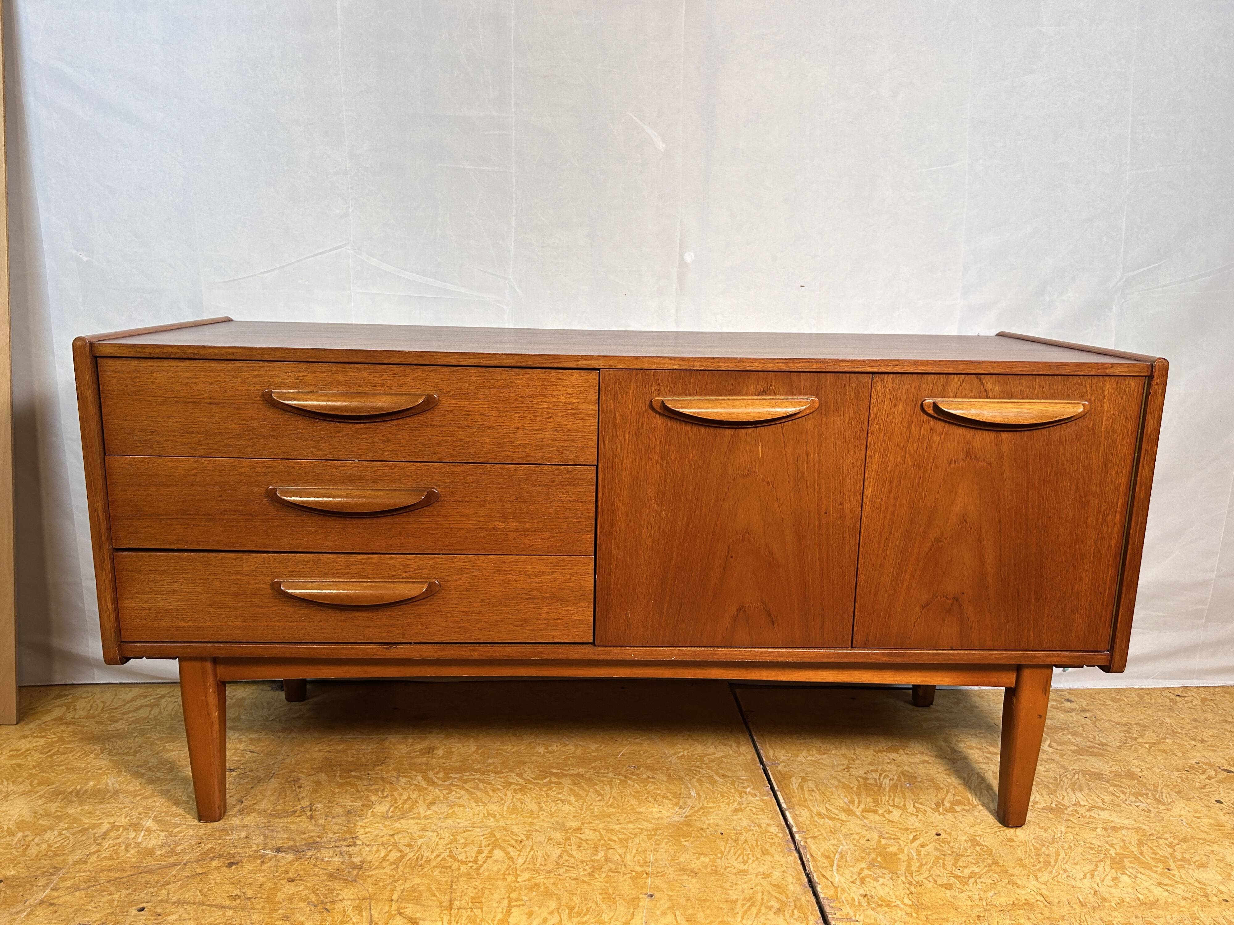 Buffet rétro vintage en teck du milieu du siècle par Stonehill – Gamme Stateroom 1960