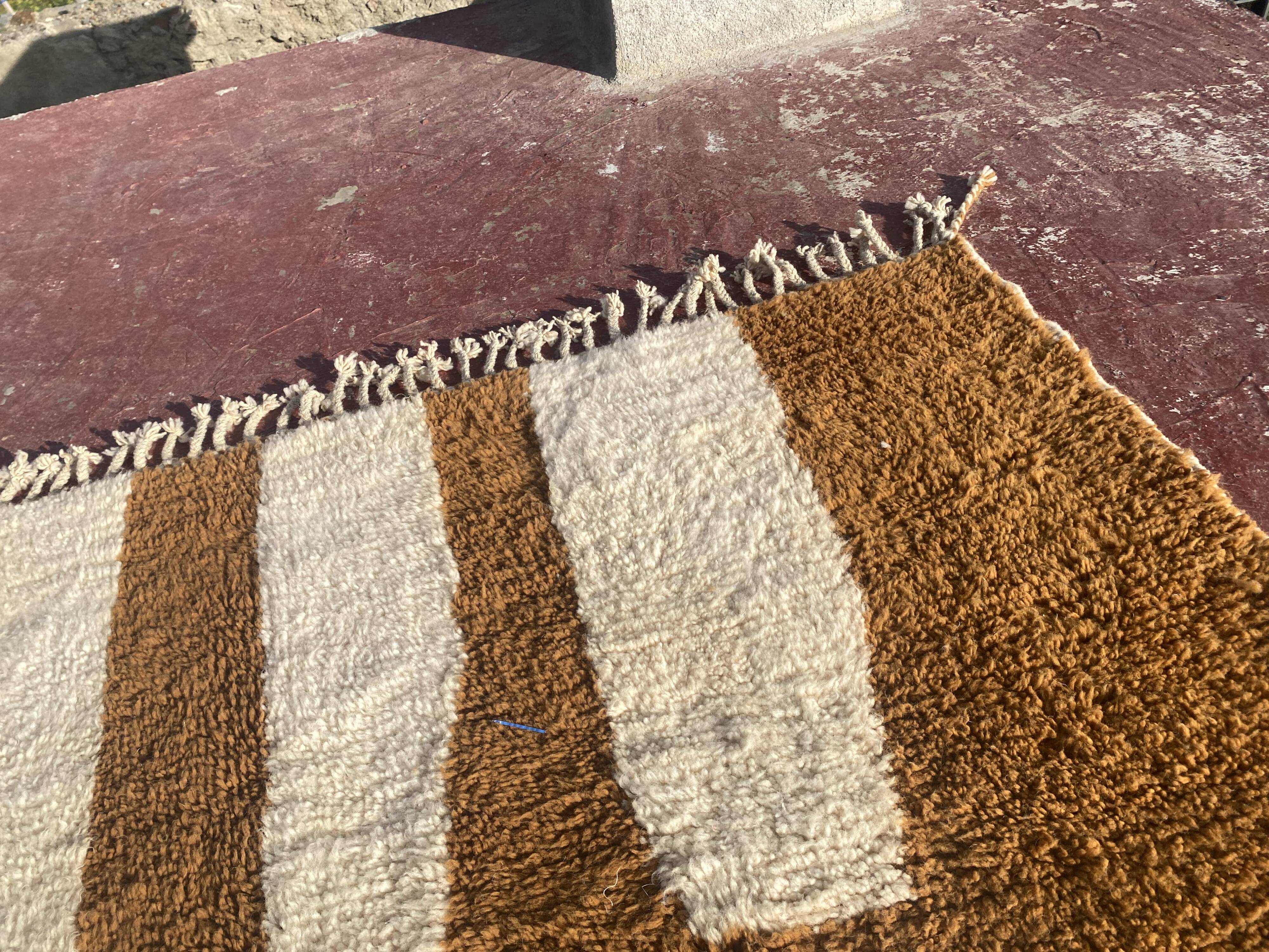 Large Beni Ouarain rug 320x220 cm – Handmade wool –