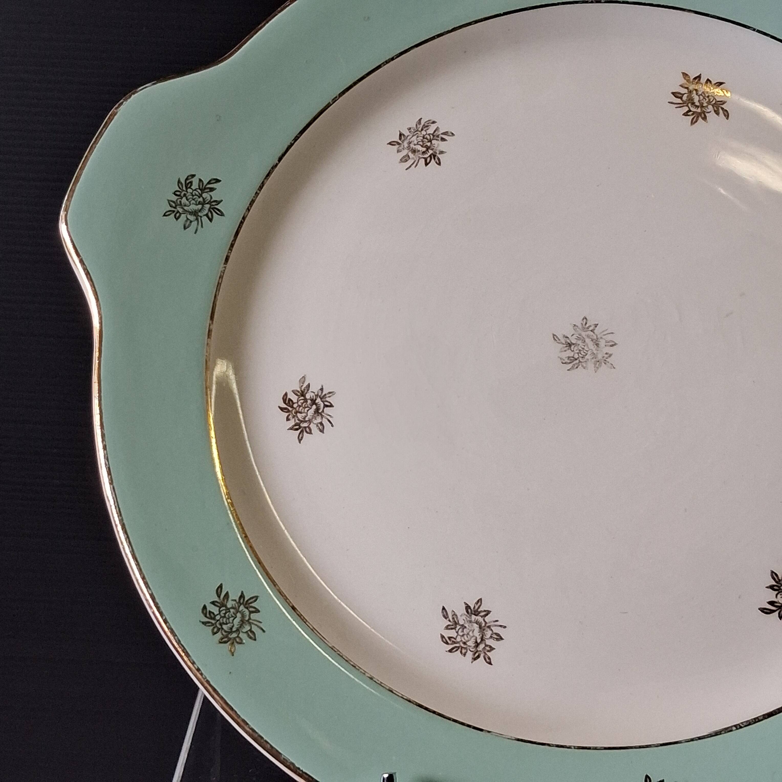 Pie dish with ears from Moulin des Loups in good condition.