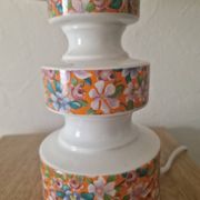 Lampe vintage en céramique orange fleurie