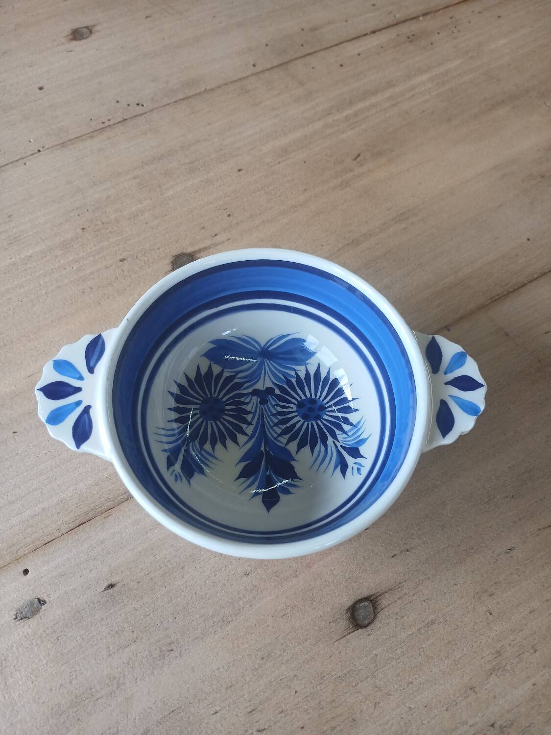 Antique art earthenware ear bowl